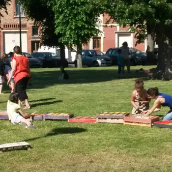 Installation avec les enfants Rendez-vous aux Jardins 2015